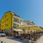Direkt An Der Promenade Und Kostenlose Ausfluege * Selce